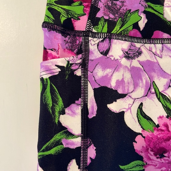 NWT Victoria’s Secret Incredible Essential Leggings - Picture 6 of 16